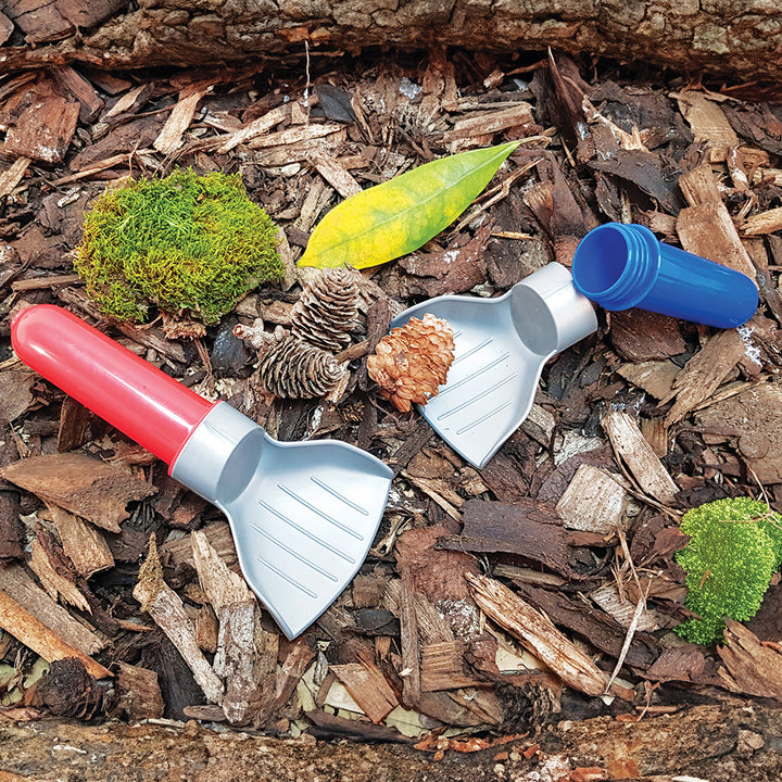 of handy scoopers designed to assist in scooping, catching, and investigating mini beasts, suitable for use in Forest Schools. The scoopers feature detachable handles for convenience. Package includes 2 scoopers. *Bugs not included. Colors may vary. Each 