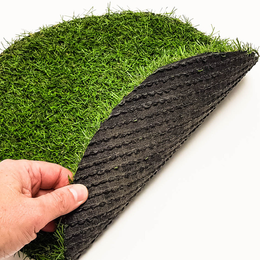 Artificial, durable grass shapes suitable for indoor or outdoor use. Children can enjoy the sensorial experience while learning about shape, counting, and size. Sizes range from approximately 15 cm to 60 cm in diameter.