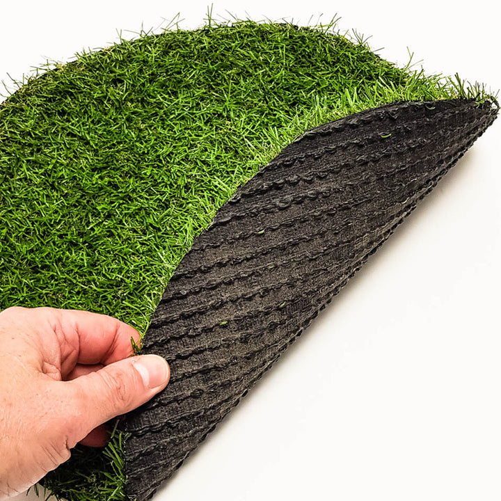 Artificial, durable grass shapes suitable for indoor or outdoor use. Children can enjoy the sensorial experience while learning about shape, counting, and size. Sizes range from approximately 15 cm to 60 cm in diameter.