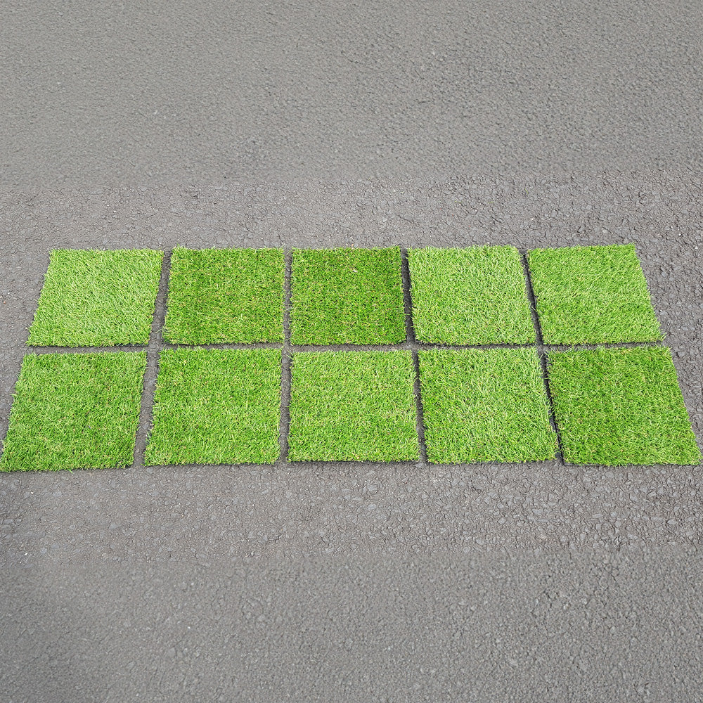 Artificial, durable grass shapes suitable for indoor or outdoor use. Children can enjoy the sensorial experience while learning about shape, counting, and size. 20 x 20cm