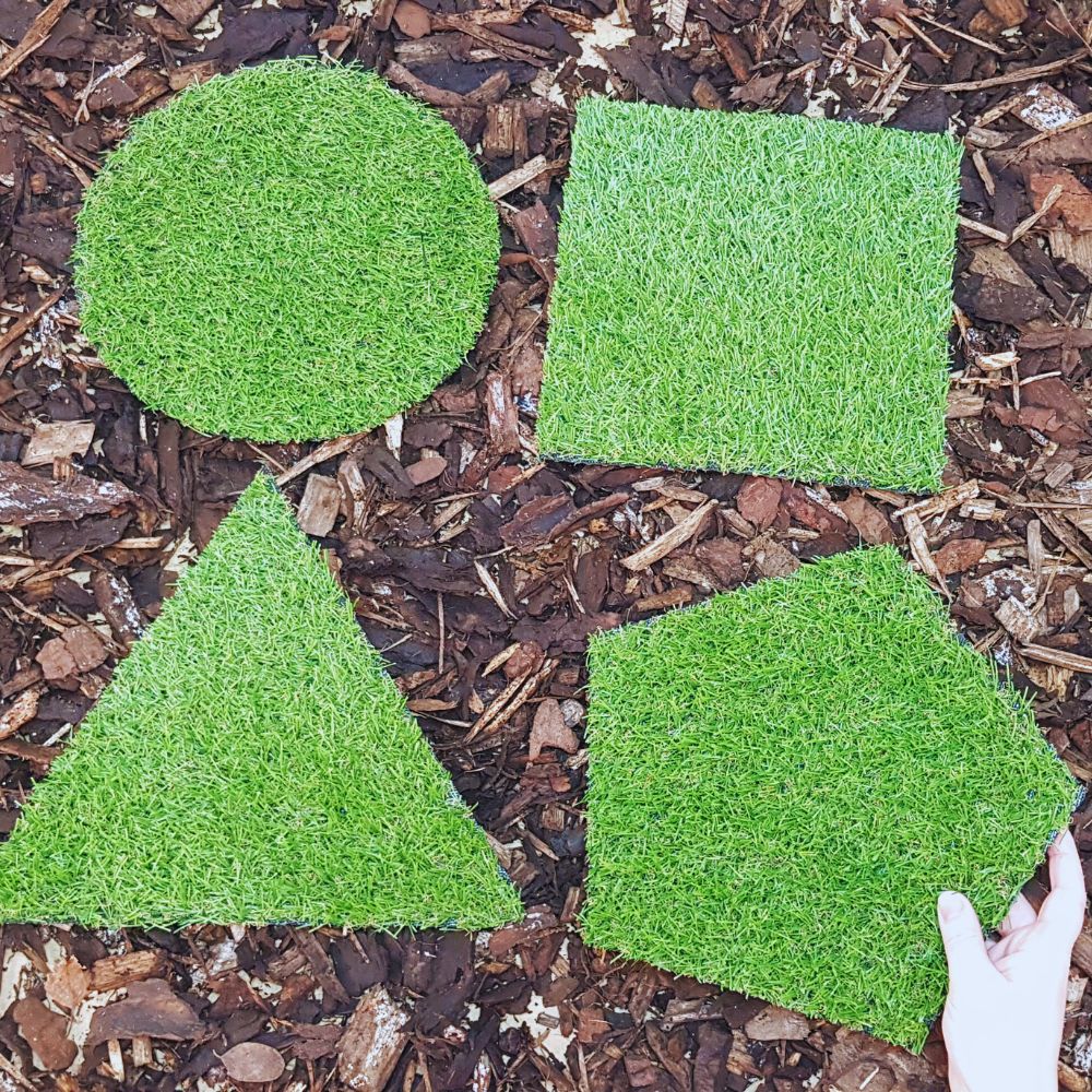  Durable artificial grass shapes designed for handheld use, suitable for indoor or outdoor activities, particularly ideal for Forest School settings. Children can benefit from the sensorial experience while learning about shapes, counting, and size, makin