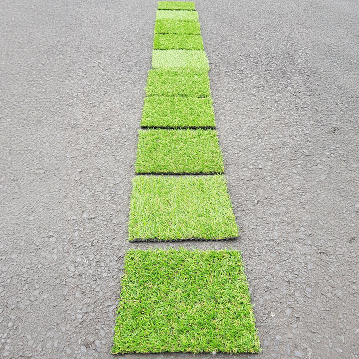 Artificial, durable grass shapes suitable for indoor or outdoor use. Children can enjoy the sensorial experience while learning about shape, counting, and size. 20 x 20cm