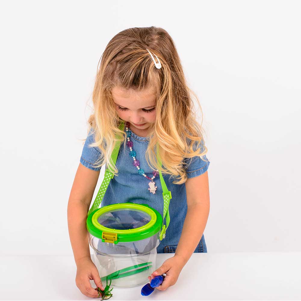 Giant Magnifying Pot offers an up-close view of tiny creatures with its 2.5x magnifying lid featuring air holes. Use it to collect and examine insects, leaves, fossils, and more. It also functions as a mini aquarium for tadpoles and small fish. Complete with an adjustable, detachable strap and 2 tweezers for convenient handling